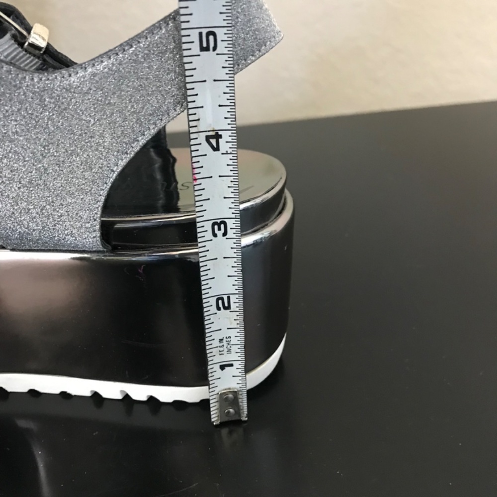 Stuart Weitzman Crosspath Pewter Glitterati Platform Sandals .NWT. Size 7N - Picture 9 of 9